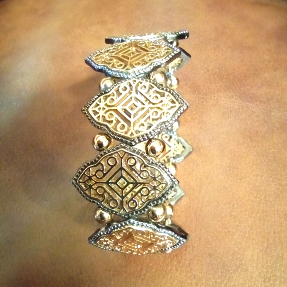 Vintage filigree stretch bracelet.